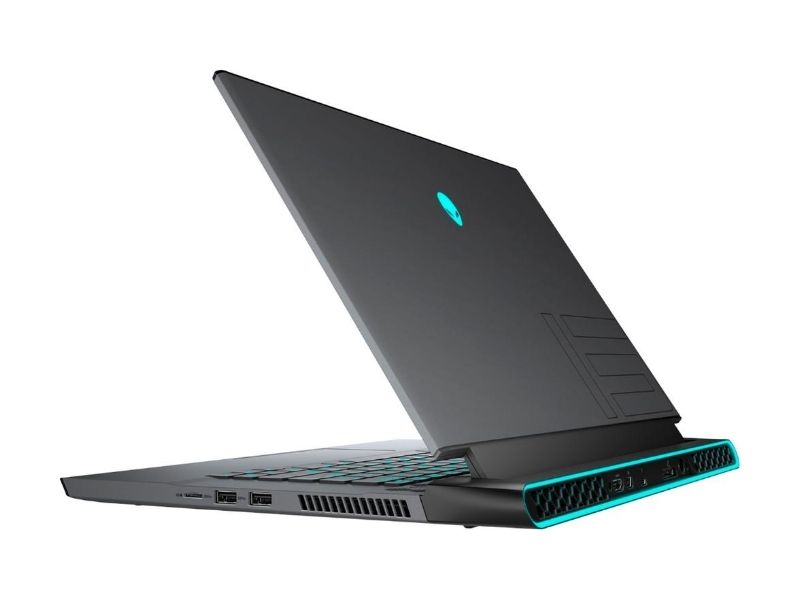 alienware-m15-r3-ports-02