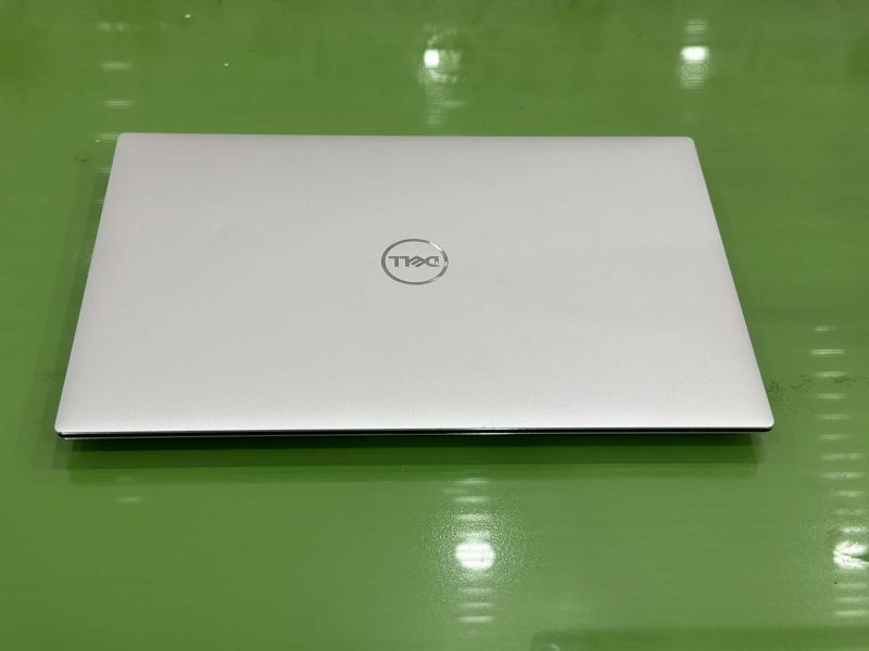 dell-xps-9500-man-oled_5